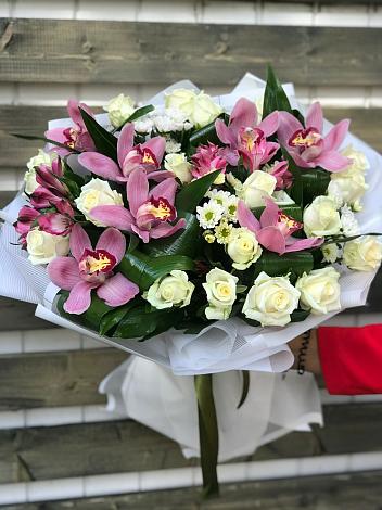 Букет цветов из: Розы и Хризантемы в Химках