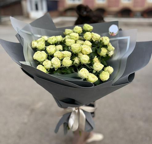 Букет Белые кустовые розы Солинеро в Химках