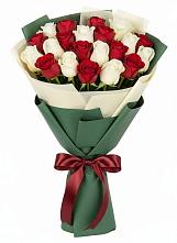 Букет Микс из красных и белых роз в Химках