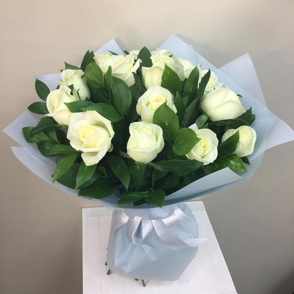 Букет 15 Белых роз Проуд в Химках