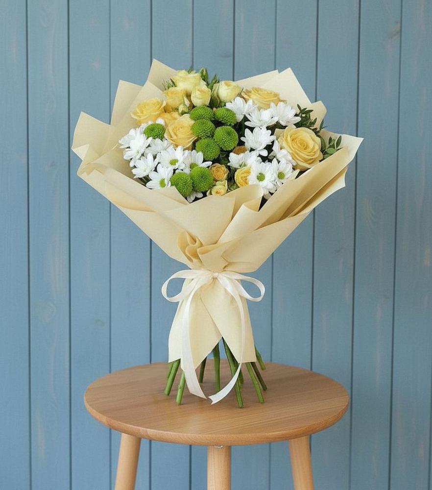 Букет цветов из: Хризантемы и Розы в Химках