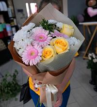 Букет цветов из:  Герберы, Розы и Хризантемы в Химках
