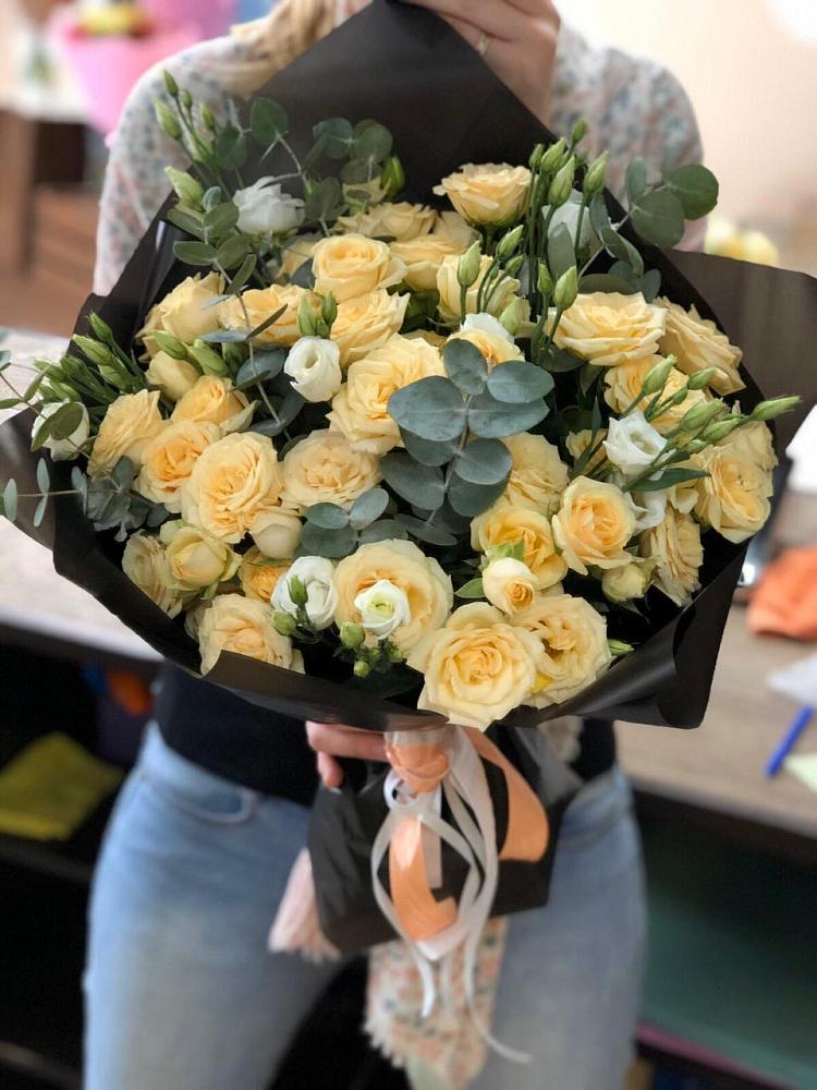 Букет цветов из: Розы и Лизиантусы в Химках