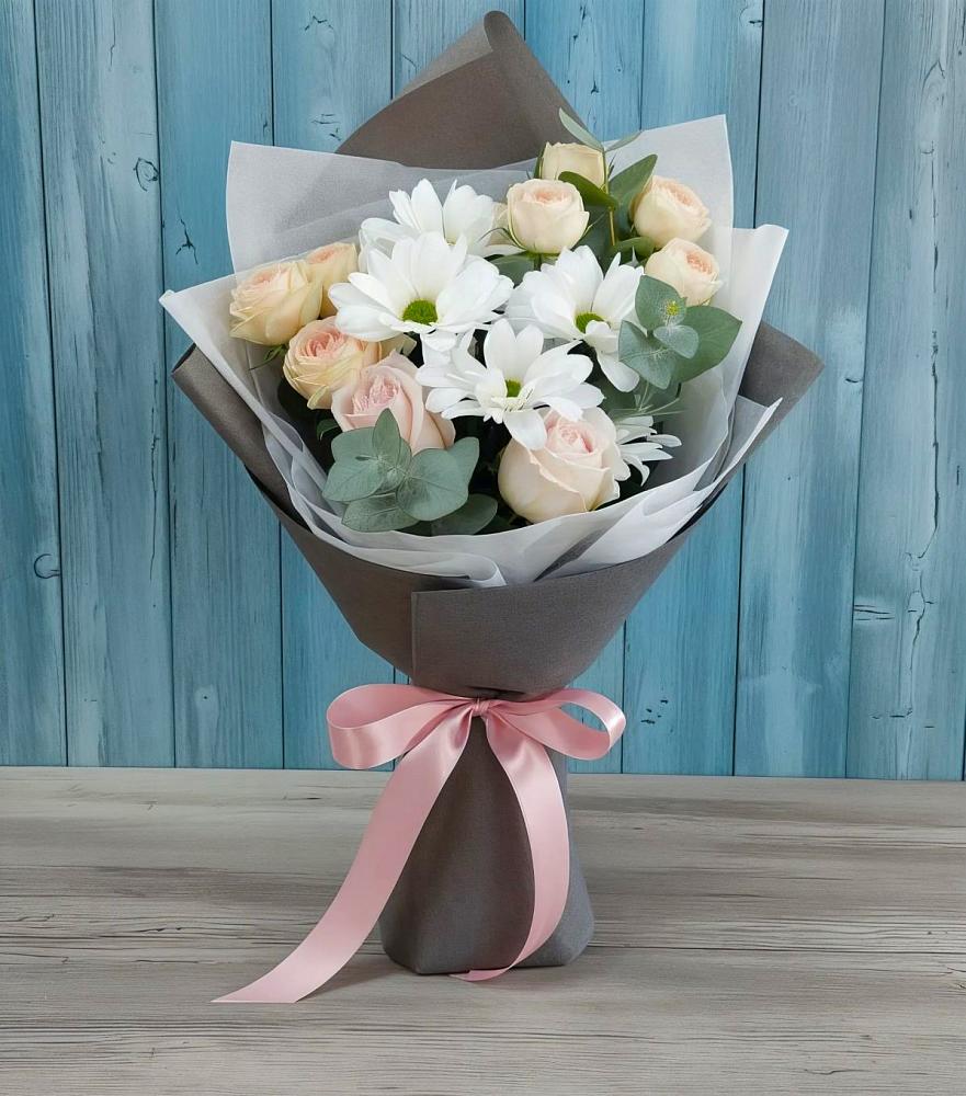 Букет цветов из: Хризантемы и Розы в Химках