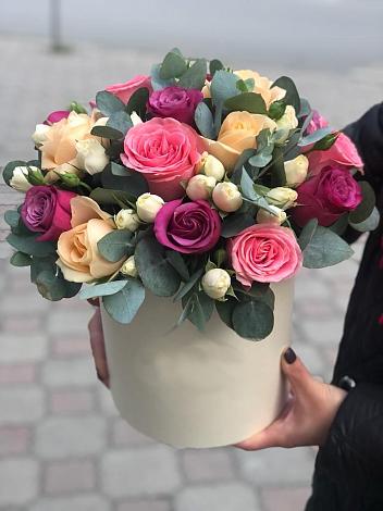 Цветочная композиция из Розы в шляпной коробке в Химках