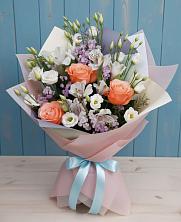 Букет цветов из:  Лизиантусы, Розы, Альстромерии и Гипсофила в Химках