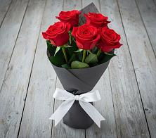 Букет 5 Красных роз Эдлесс Лав в Химках
