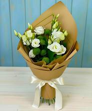 Букет цветов из:  Хризантемы и Лизиантусы в Химках