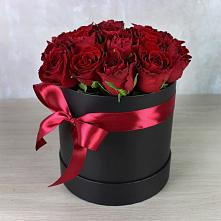 Цветочная композиция из Розы в шляпной коробке в Химках